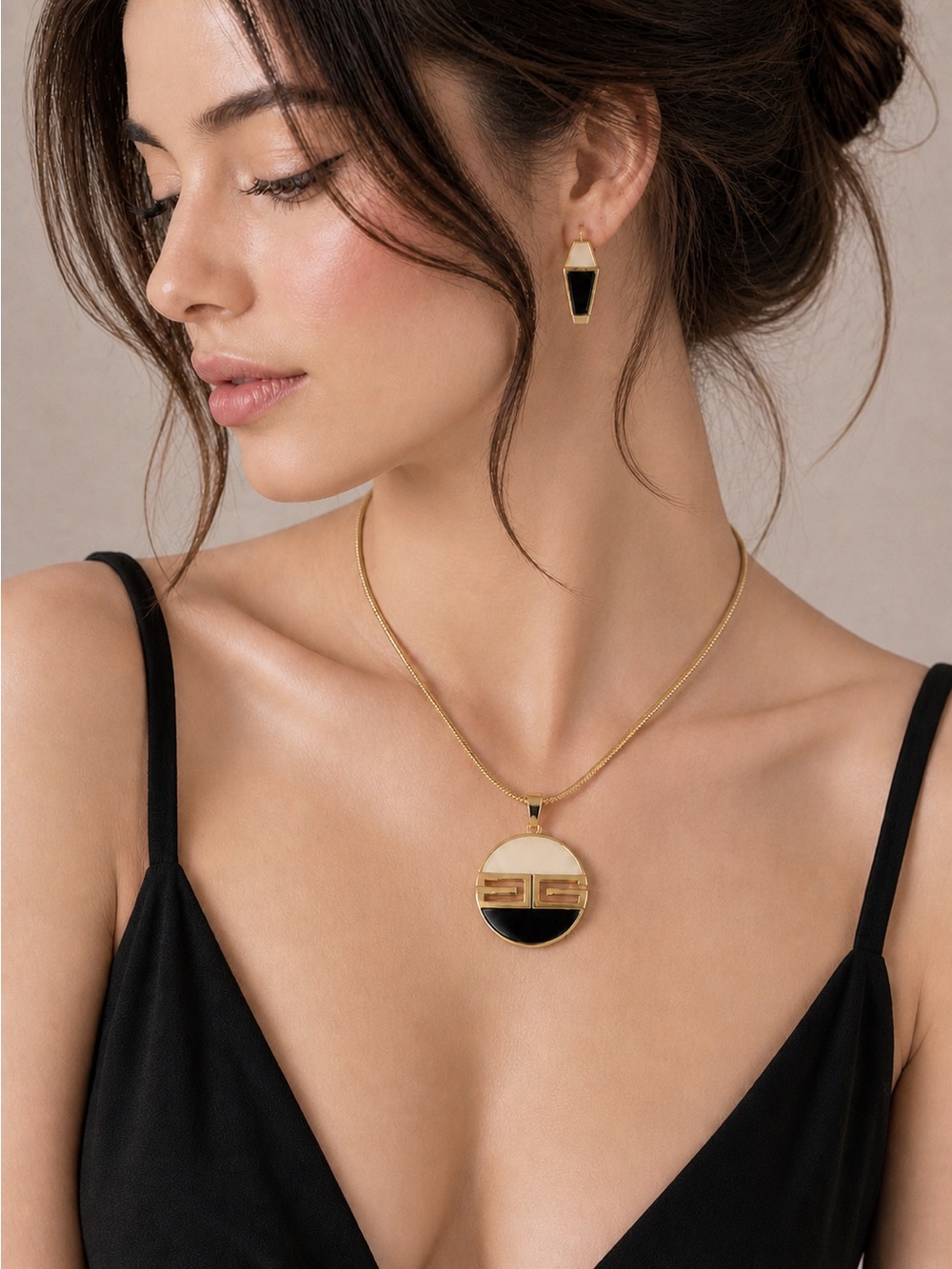 🖤💛Vintage Givenchy 1979 Gold Black Medallion Necklace & Earrings Set